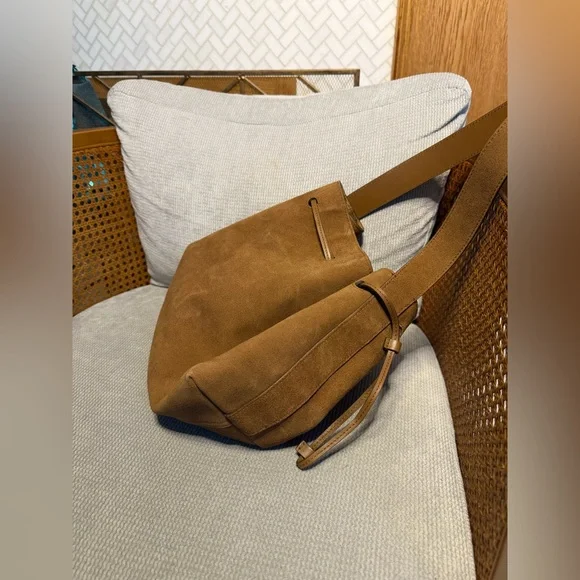 Madewell The Drawstring Shoulder Bag Suede Dried Acorn - Picture 7 of 10